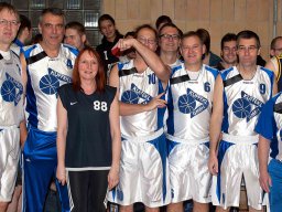 Kuffekl GmbH mit der Ausgekugelten Regine Rempe